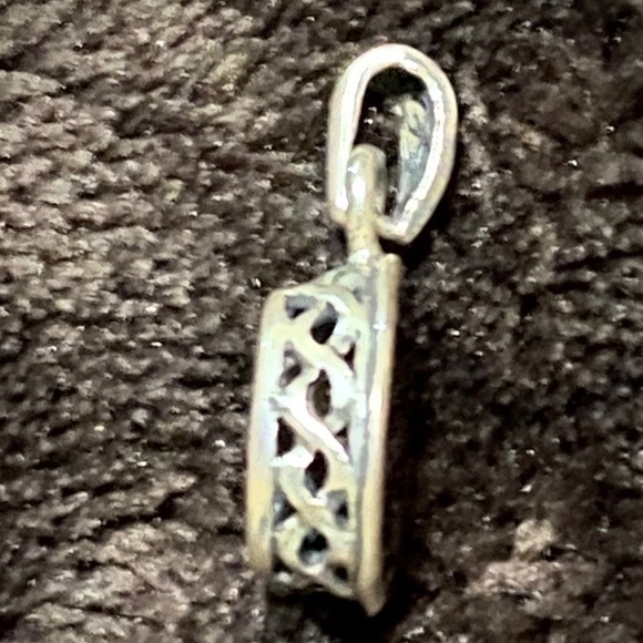 Sterling silver garnet pendant - Picture 2 of 3